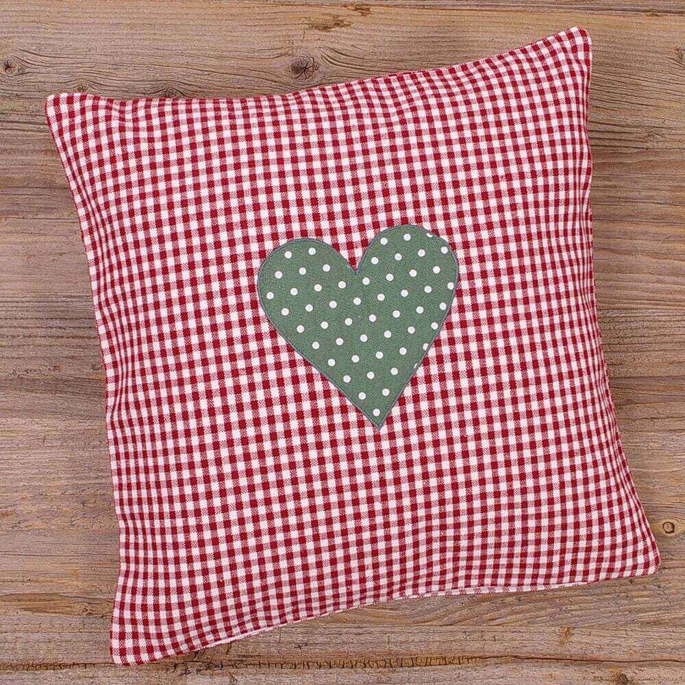 matches21 Kissenhuelle Heimtextilien Landhaus VRONI Karo rot weiss Herz Applikation 30x30cm 117732 1 1