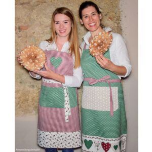 matches21 Latzschuerze Kinder Schuerze Landhaus VRONI Stoffmix bunt und Herz Applikation 117714 1 1 5