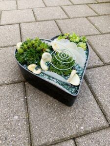 matches21 - Webshop Pflanzschale Herz als Blumenschale Grabschmuck schwarz in 3 Groessen 118430 6 1 44