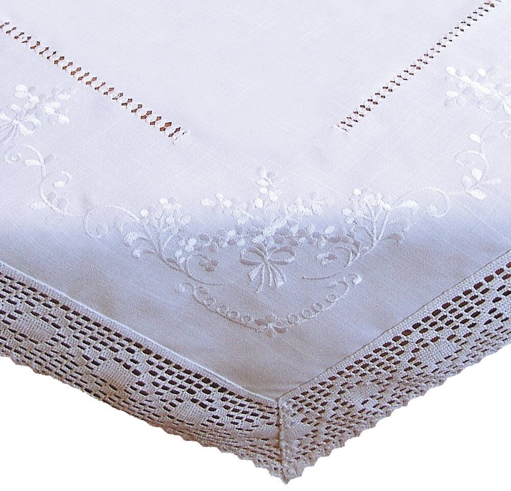 matches21 - Webshop Tischdecke Tischtuch weiss edle Stickerei und Haekelspitze Landhausstil 130x220 cm 117109 1 1