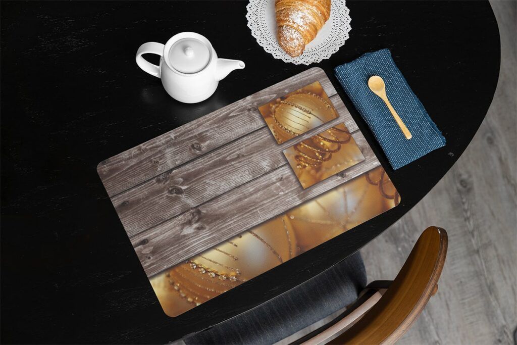 matches21 - Webshop Tischsets Platzsets MOTIV abwaschbar Weihnachten Deko Kugeln gold und Holz 126236 14 1 27