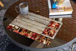 matches21 - Webshop Tischsets Platzsets MOTIV abwaschbar Weihnachten Deko Kugeln rot und Holz 126237 14 1 35