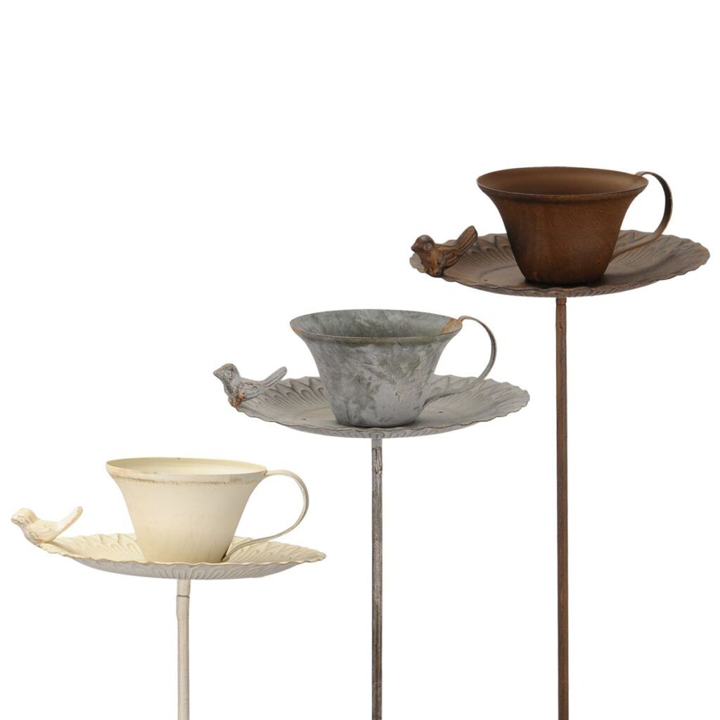 matches21 - Webshop Tassen aus Eisen mit langen Erdspiessen als Vintage Blumentoepfe und Vogeltraenken Dekorative Shabby chic Pflanzgefaesse in 3 Farben Rustikaler Vogelfutterspender 22 cm Gartendeko fuer A 1