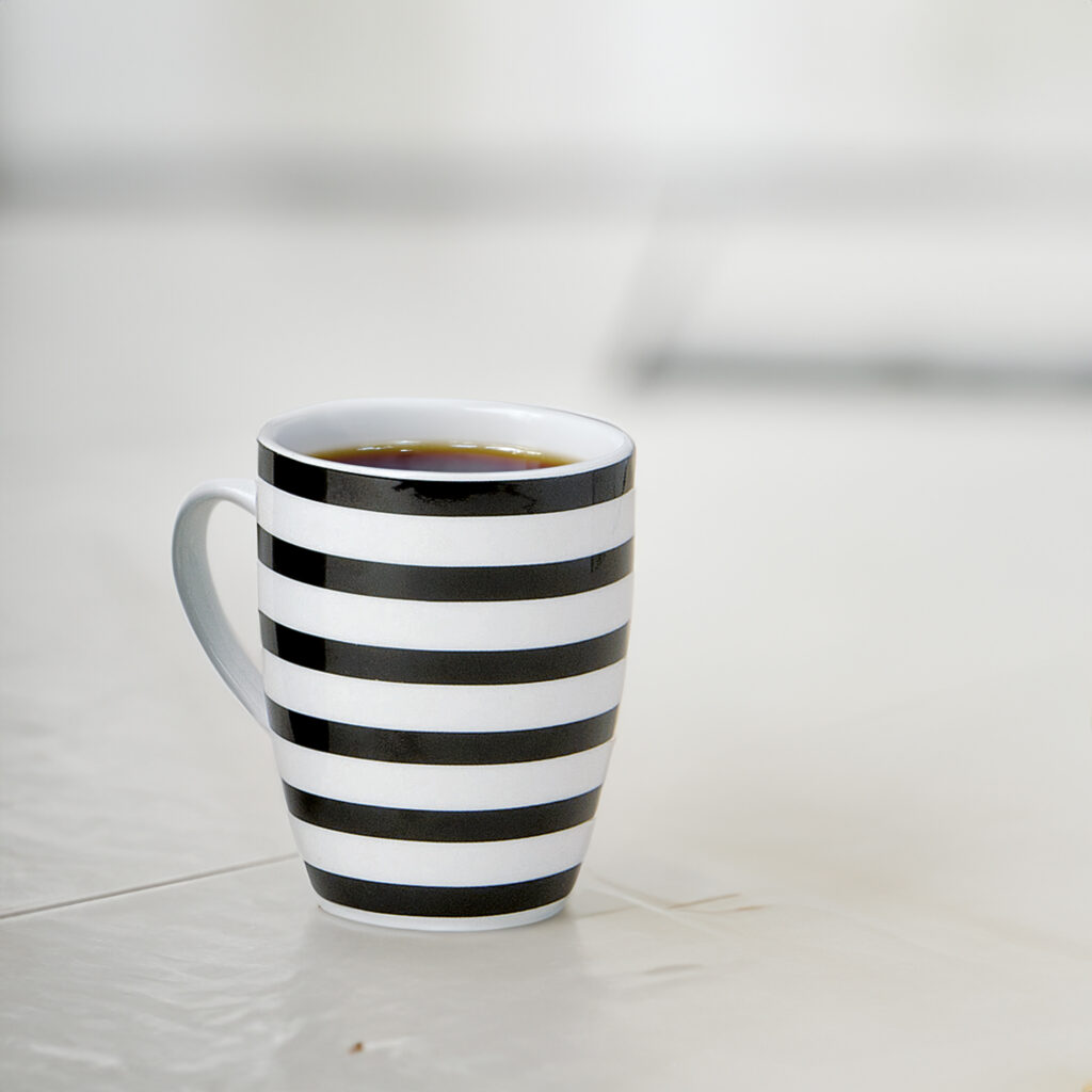 matches21 - Webshop Kaffeetassen Tassen schwarz weisse Streifen und Karo Designs Porzellan 4er Set sort 10 cm 122065 6 7