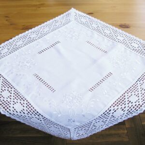 matches21 - Webshop Mitteldecke Tischwaesche weiss edle Stickerei und Haekelspitze Landhausstil 60x60 cm 117115 1 3