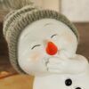 matches21 - Webshop Schneemann Deko Figuren mit Strickmuetzen grau Kunststoff 4er Set sort 8x11 cm 116859 3 1 10