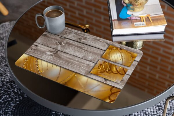 matches21 - Webshop Tischsets Platzsets MOTIV abwaschbar Weihnachten Deko Kugeln gold und Holz 126236 13 1 26